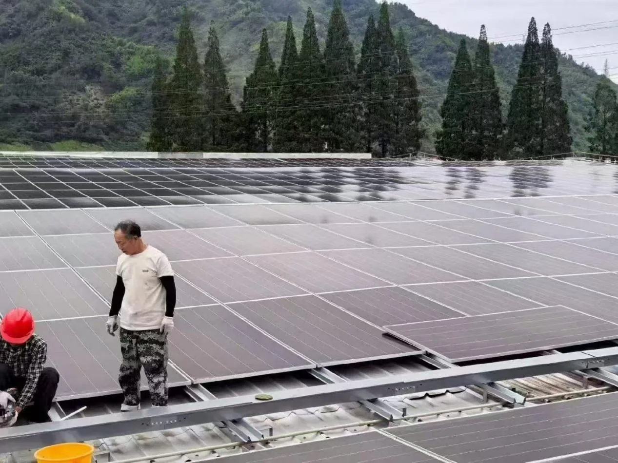 山地大坡度光伏支架抗风揭设计要点与失效复盘:西南复杂工况下的选型与落地指南