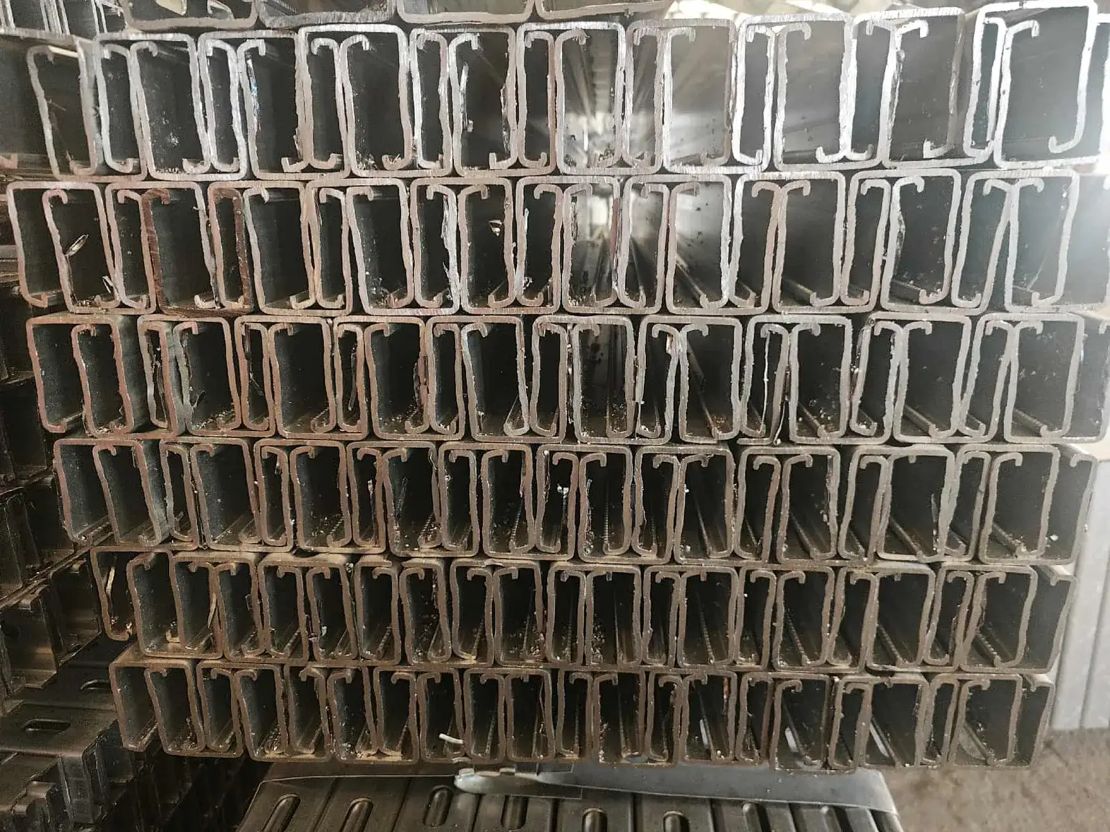 成都某大型汽车制造厂 12MW 彩钢瓦屋面分布式光伏工程